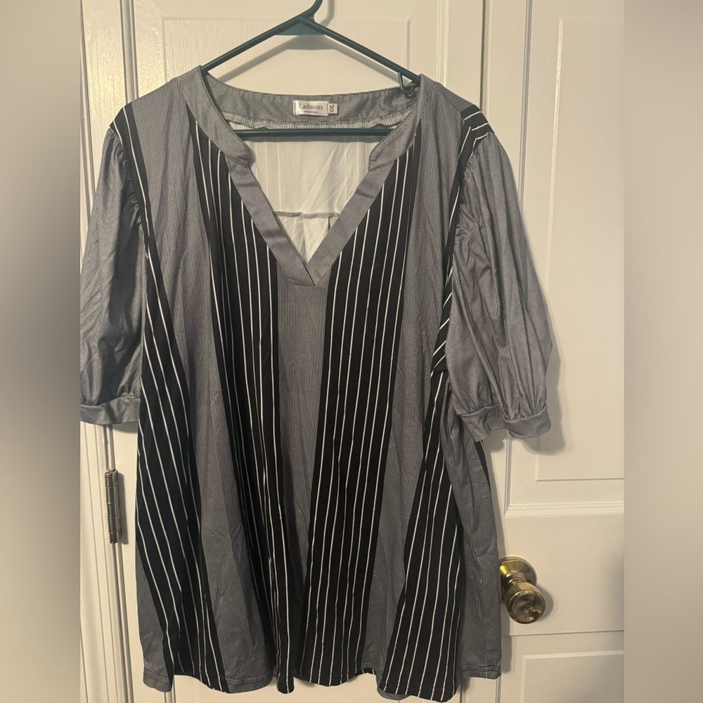 Super cute structured striped V-Neck. Casual to business casually. Never worn.
